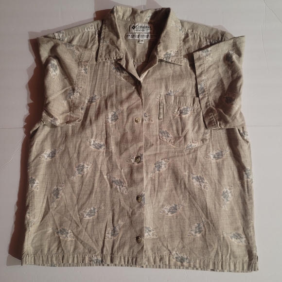 Columbia Tan Fish Casual Button Down Shirt Size M 22x24 - Picture 1 of 3